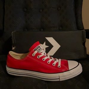 Converse Tennis Shoes